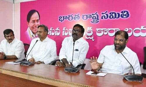  BRS leaders recommend Bandi to opt for in eye examination at Kanti Velugu