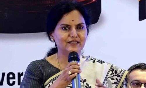 Ensure easy transfer of instructors in Telangana: CS Santhi Kumari to babus