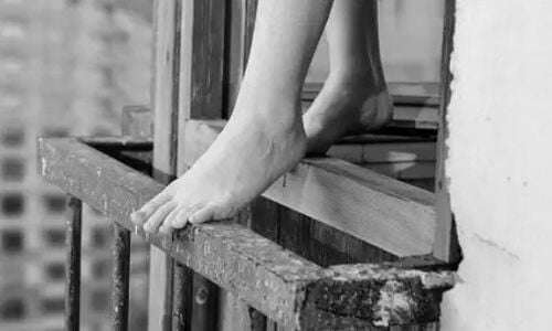 Hyderabad: EFLU trainee finishes life by leaping from hostel structure