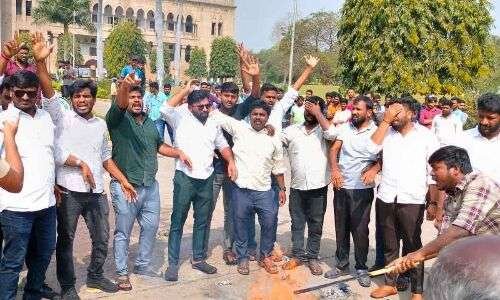  Hyderabad: Osmania University pupils secure V-C’s simulated funeral procession