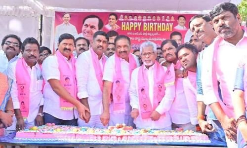  CM’s birthday commemorated on a grand note in Karimnagar