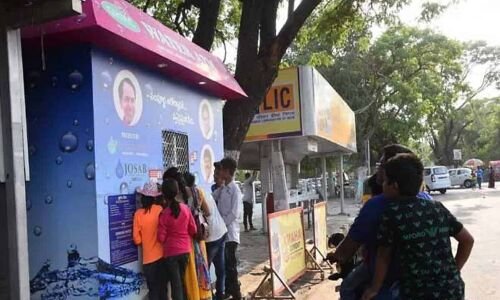  Early summertime, want of HO kiosks in metropolis parches commuters