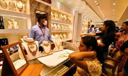 Gold rate skyrockets, purchasers lowered gold amount