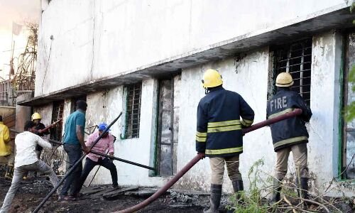  Major blaze bursts out at godown in Puranapul