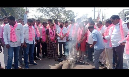  Mulugu: BRS leaders shed effigy of Revanth Reddy over impact up Pragathi Bhavan statements