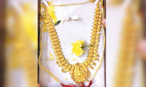 Nizam’s kin presents atomic number necklace to Lord Lakshmi Narasimha Swamy