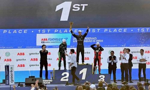  Vergne victories in maiden Hyderabad Formula E-Prix