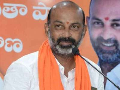 Bandi accuses BRS leaders’ relatives and party members of being eligible for Group I positions
