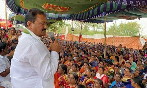  Congress accuses CM KCR of neglecting the problems of Anganwadi workers