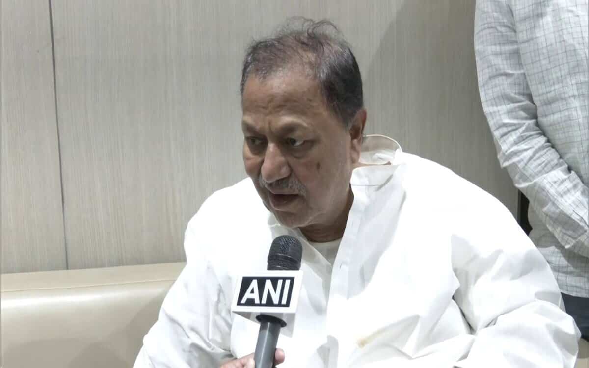 D Srinivas declares allegiance to Rahul Gandhi as his leader upon joining Congress