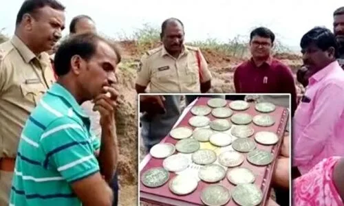 Discovery of Nizam era silver coins in Karimnagar