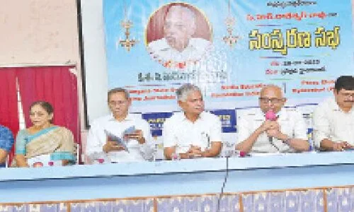 Former TN Governor praises Ch Rajeshwar Rao as a highly esteemed journalist
