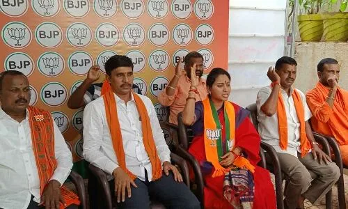 Government disappoints unemployed citizens: Bhoga Shravani reports