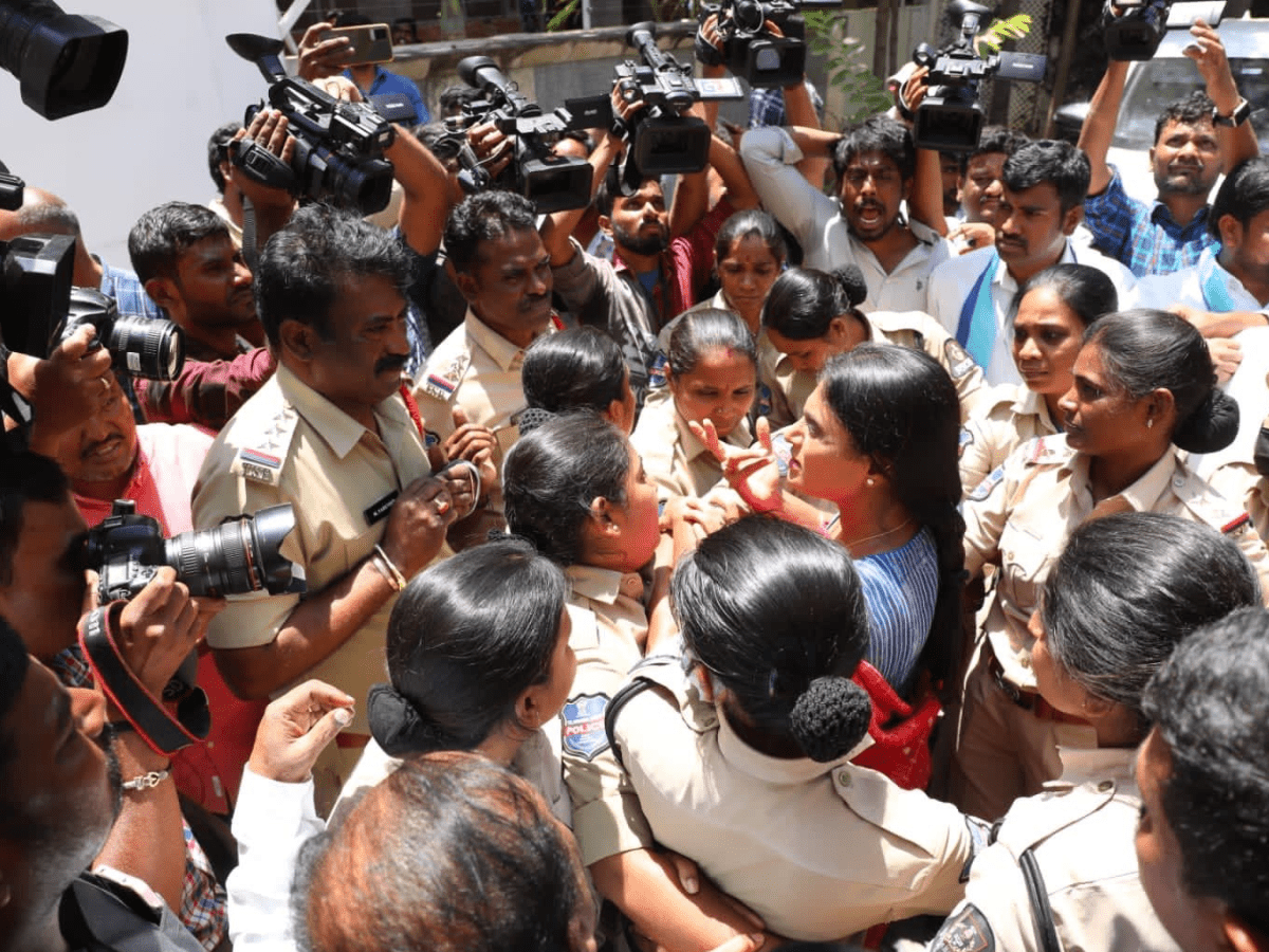 Hyderabad Police Prevent Sharmila’s Visit to Osmania Hospital