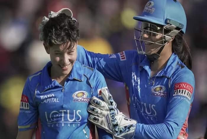Issy Wong of Mumbai Indians Makes History as the First Player to Achieve a Hat-trick in WPL | Watch the Video