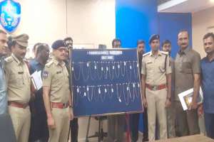 Police apprehend Hyderabad pickpocketing gang and seize property valued at 18.5L.