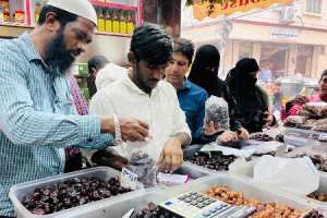 “Ramzan Preparations in Hyderabad: City Markets Overflow with a Wide Range of Date Varieties.”