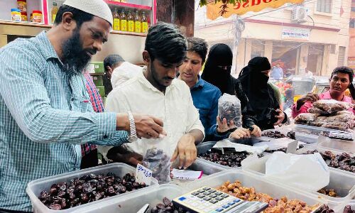 “Ramzan Preparations in Hyderabad: City Markets Overflow with a Wide Range of Date Varieties.”