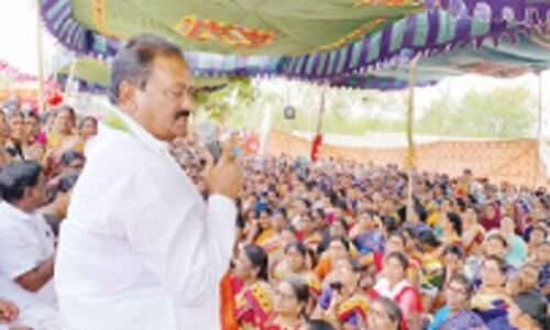  Shabbir slams CM KCR for neglecting Anganwadi workers
