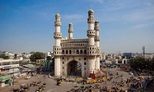 Traffic Police in Hyderabad Make Elaborate Arrangements at Charminar for Ramzan Season