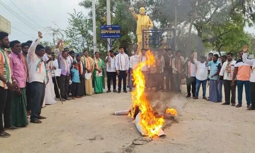 Wanaparthy district witnesses protest by local community