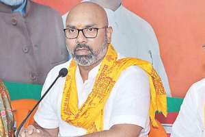 Arvind, MP accuses KCR of abandoning farmers in Telangana