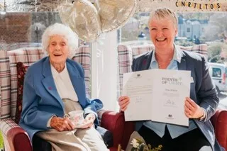 British Woman Over 100 Years Old Receives Prime Minister’s ‘Points of Light Award’ for Fundraising for Research Purposes