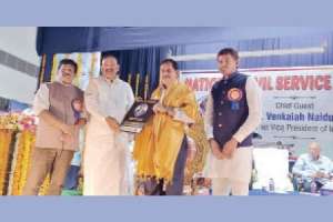 Civil Service Excellence Award bestowed upon HMRL MD in Hyderabad