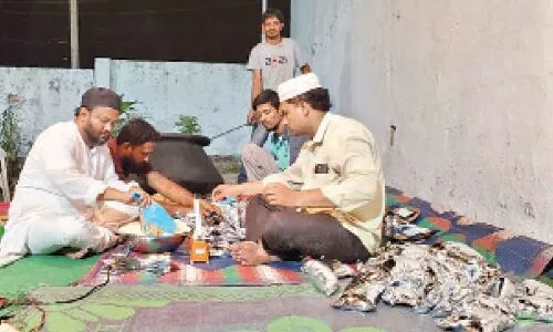 “Devout Muslims in Hyderabad treated to a sumptuous Sehri by a group of young individuals”