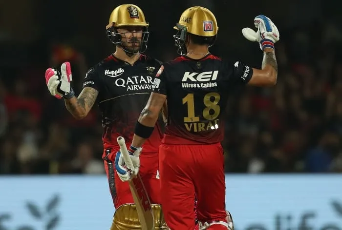 Dinesh Karthik Applauds Virat Kohli and Faf du Plessis Following RCB’s Victory Over MI in IPL 2023
