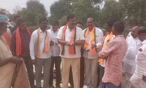 Farmers in Khammam demand Rs 50,000 compensation from BJP