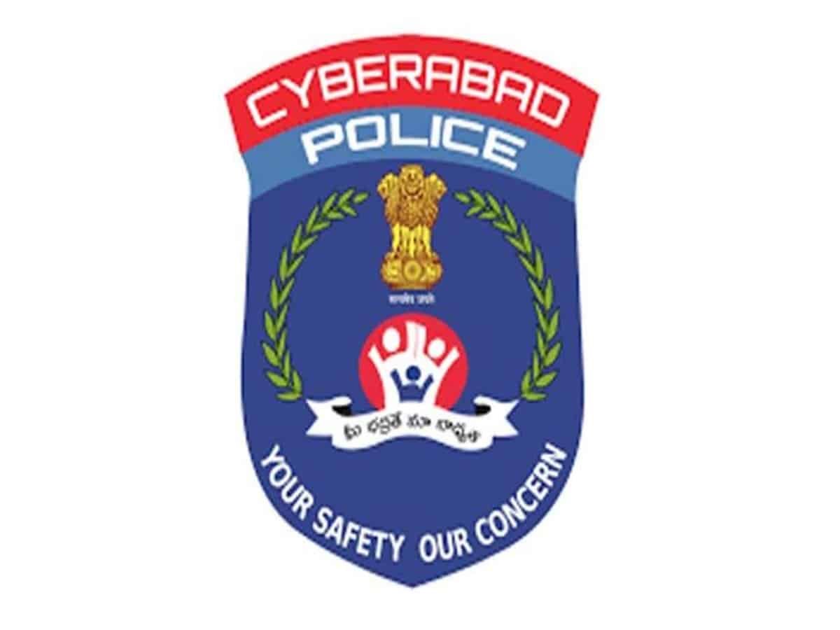 Four Cyberabad cops injured in an attack at Moghalpura, Hyderabad