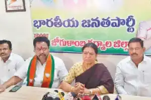Gadwal’s DK Aruna calls for 5,000 homes to be provided for the underprivileged.