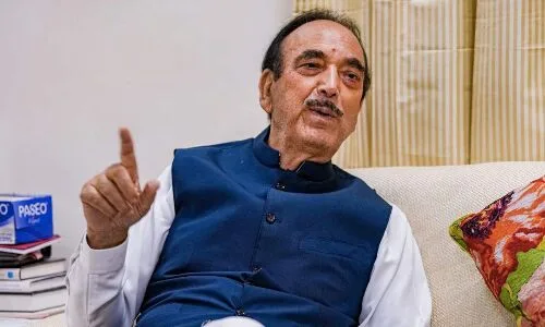 Ghulam Nabi Azad criticizes Congress leadership for being inexperienced and sycophantic