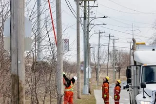 Ice Storm Leaves Hundreds of Thousands in Canada without Power
