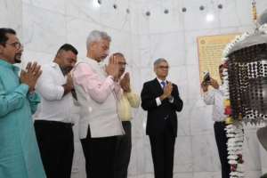 Indian Community in Panama Meets with Jaishankar, Who Visits City’s Hindu Temple