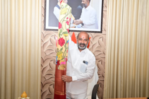 Leaders of BJP and BRS engage in heated exchange over ‘shawl’ in Telangana