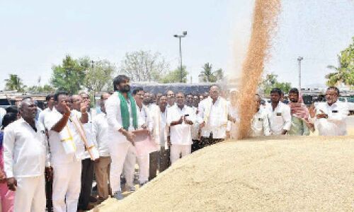 Minister Srinivas Goud states that Telangana is the only state to purchase grain every season in Mahabubanagar.