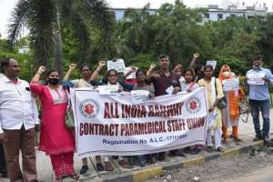 Paramedical staff on railway contract stage dharna in Hyderabad demanding their rights.