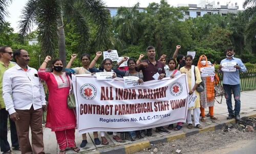 Paramedical staff on railway contract stage dharna in Hyderabad demanding their rights.