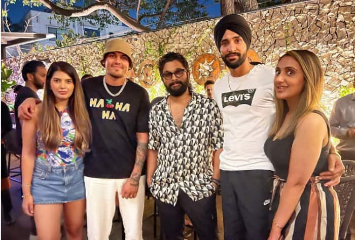 PBKS Players Rahul Chahar and Harpreet Brar Meet Pushpa Star Allu Arjun on His Birthday Eve: A Viral Photo Reveals the Exciting Encounter
