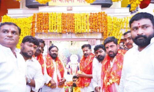 Revanth becomes the center of attention in political play at Charminar temple, gets emotional.