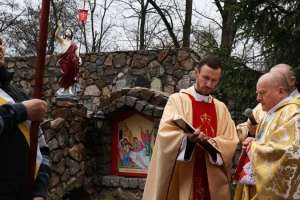 Seven Civilians Killed as Attacks Continue in Ukraine War Despite Easter Pleas for Peace