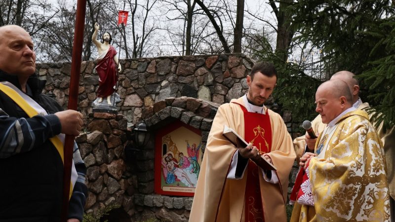 Seven Civilians Killed as Attacks Continue in Ukraine War Despite Easter Pleas for Peace