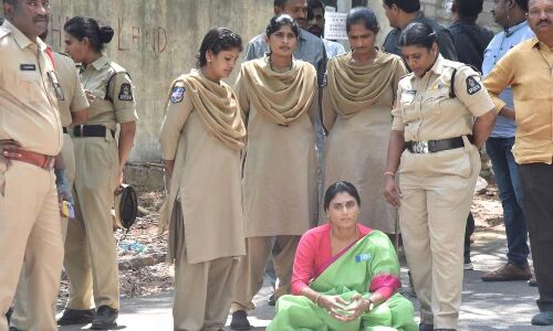 Sharmila, YS, Remanded for 14 Days in Hyderabad