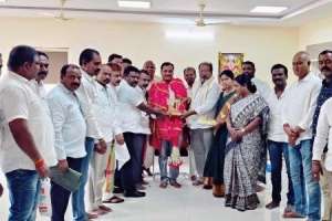 State Co-operative Society Chairman honored by Shadnagar Municipal chairman in Rangareddy