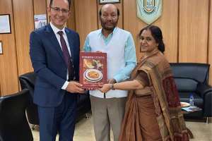 Turkish Consul General Orhan Okan visits MANUU and holds meeting with VC