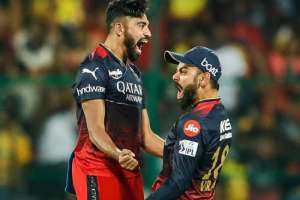 VIDEO: Kohli Smashing Series of Sixes in Preparation for KKR Match, Challengers Take on Mohammed Siraj