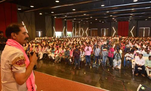 Vinay Bhaskar accuses Opposition of being blind to development in Warangal.