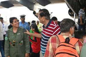 Woman pilot hailed for her bravery!